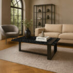 ΤΡΑΠΕΖΙ ΣΑΛΟΝΙΟΥ SKANDER ΜΕ ΜΕΤΑΛΛΙΚΟ ΣΚΕΛΕΤΟ & ΕΠΙΦΑΝΕΙΑ ΑΠΟ ΜΕΛΑΜΙΝΗ ΣΕ ΟΨΗ ΜΑΥΡΟΥ ΜΑΡΜΑΡΟΥ