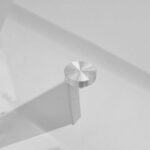 Τραπέζι Antoro γυαλί και μεταλλικά πόδια σε λευκή απόχρωση Φ100x75εκ - Image 4